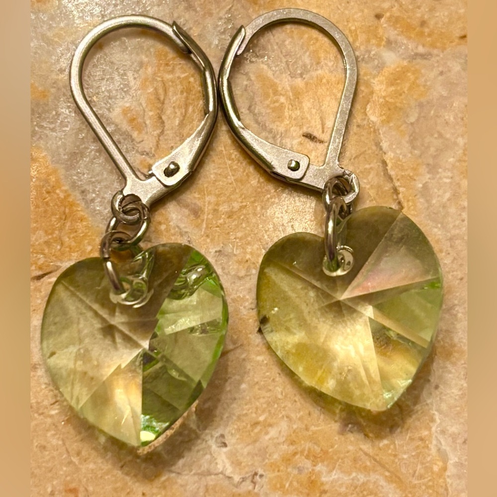 Swarovski Peridot Heart Leverback Earrings Stainless Steel 💚💚💚
